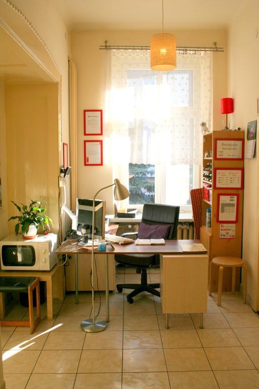 Hostel Aleje 28 クラクフ エクステリア 写真