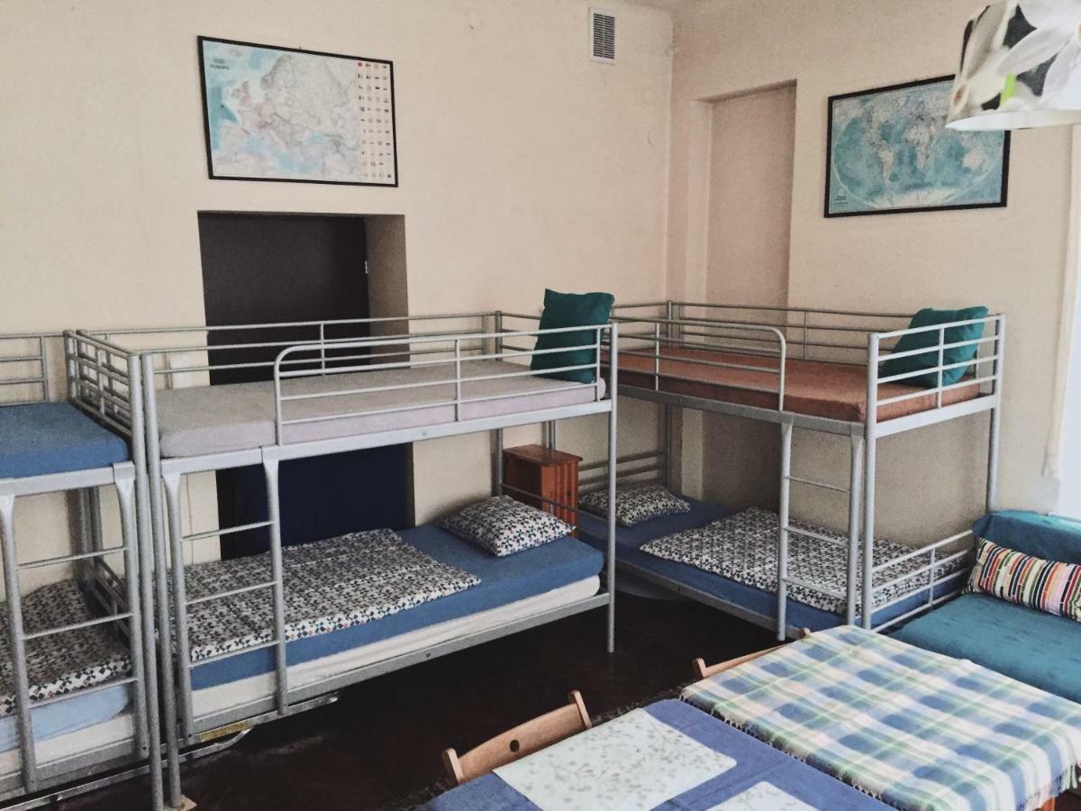 Hostel Aleje 28 クラクフ エクステリア 写真