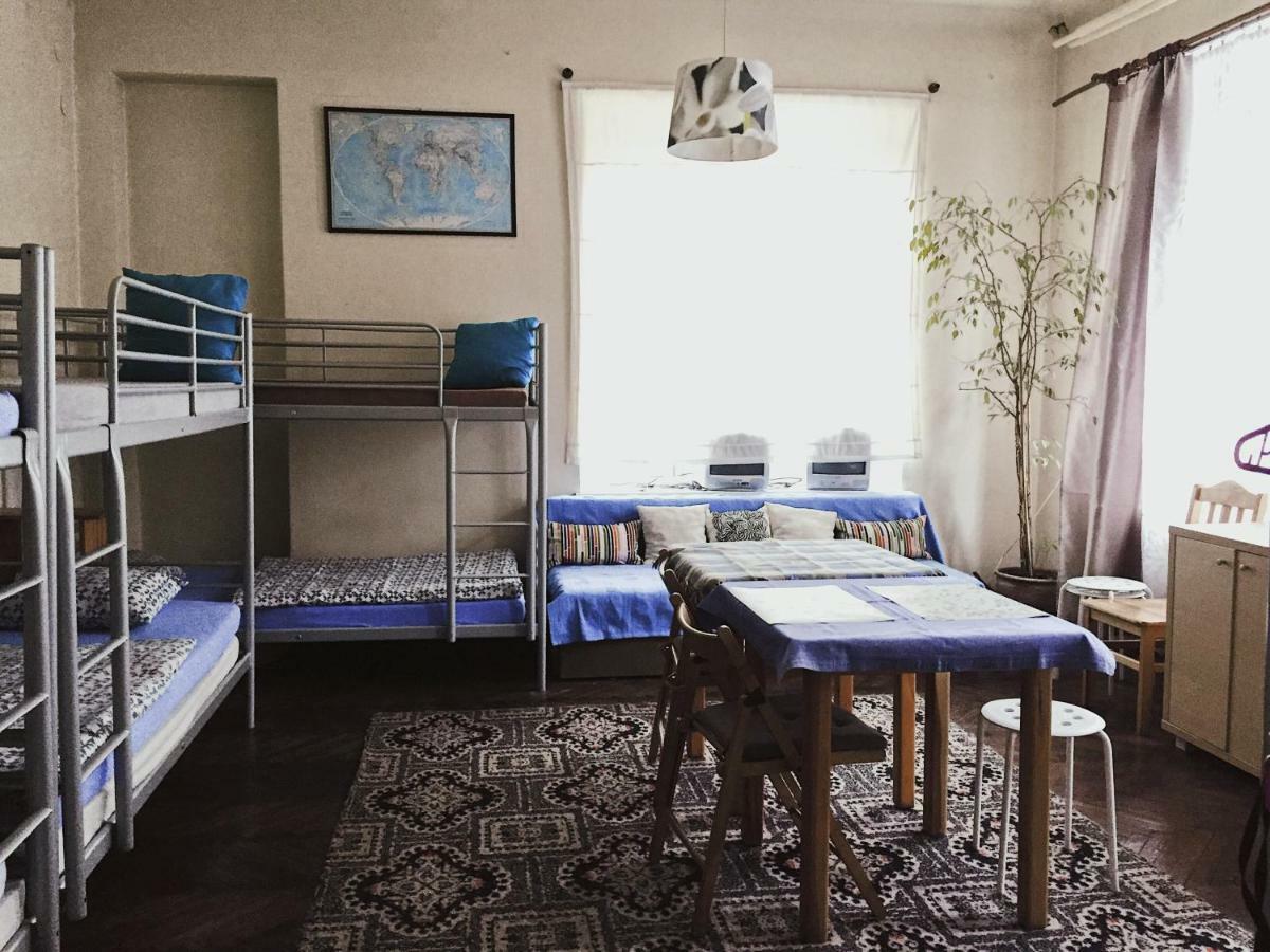 Hostel Aleje 28 クラクフ エクステリア 写真