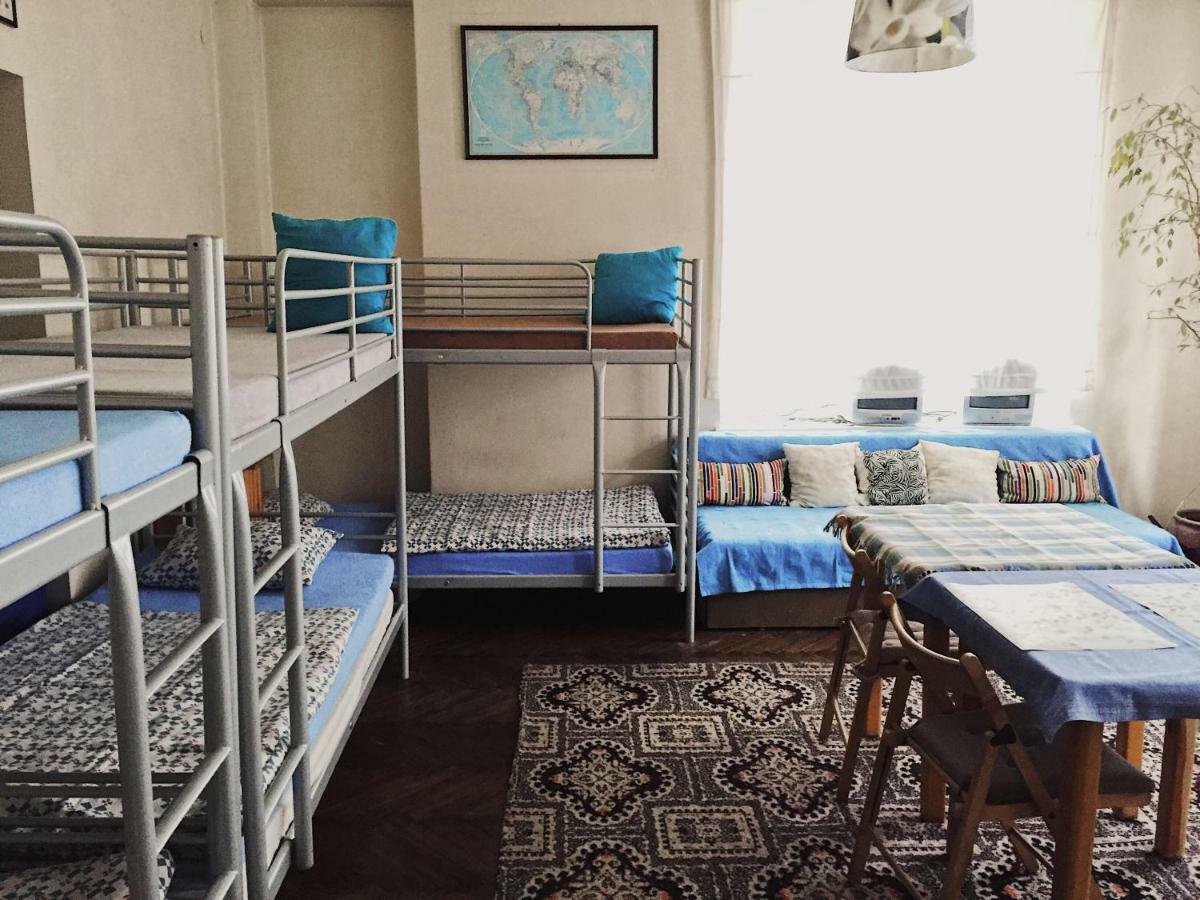 Hostel Aleje 28 クラクフ エクステリア 写真