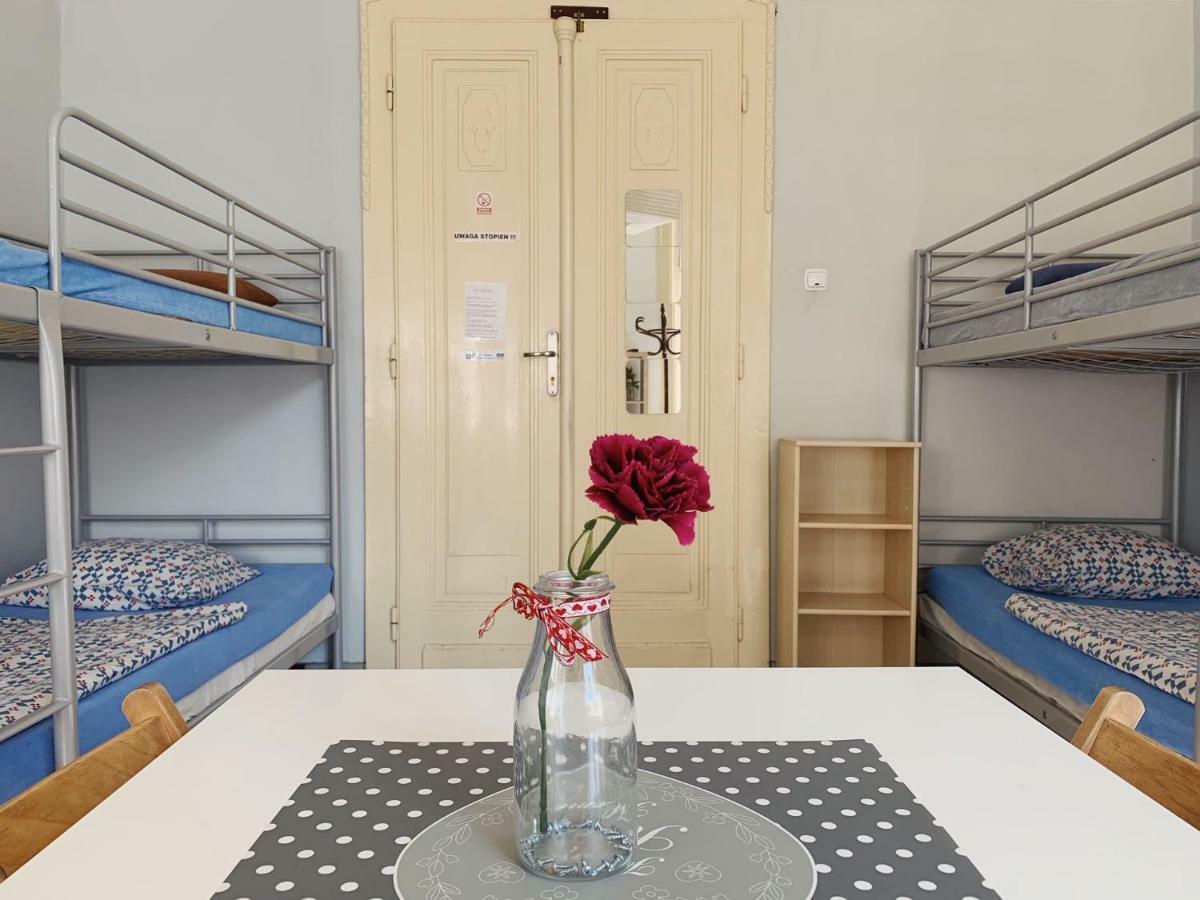 Hostel Aleje 28 クラクフ エクステリア 写真