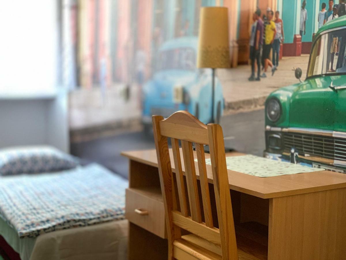 Hostel Aleje 28 クラクフ エクステリア 写真