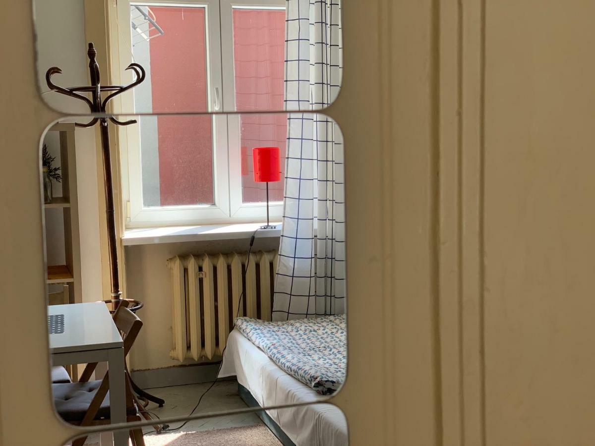 Hostel Aleje 28 クラクフ エクステリア 写真