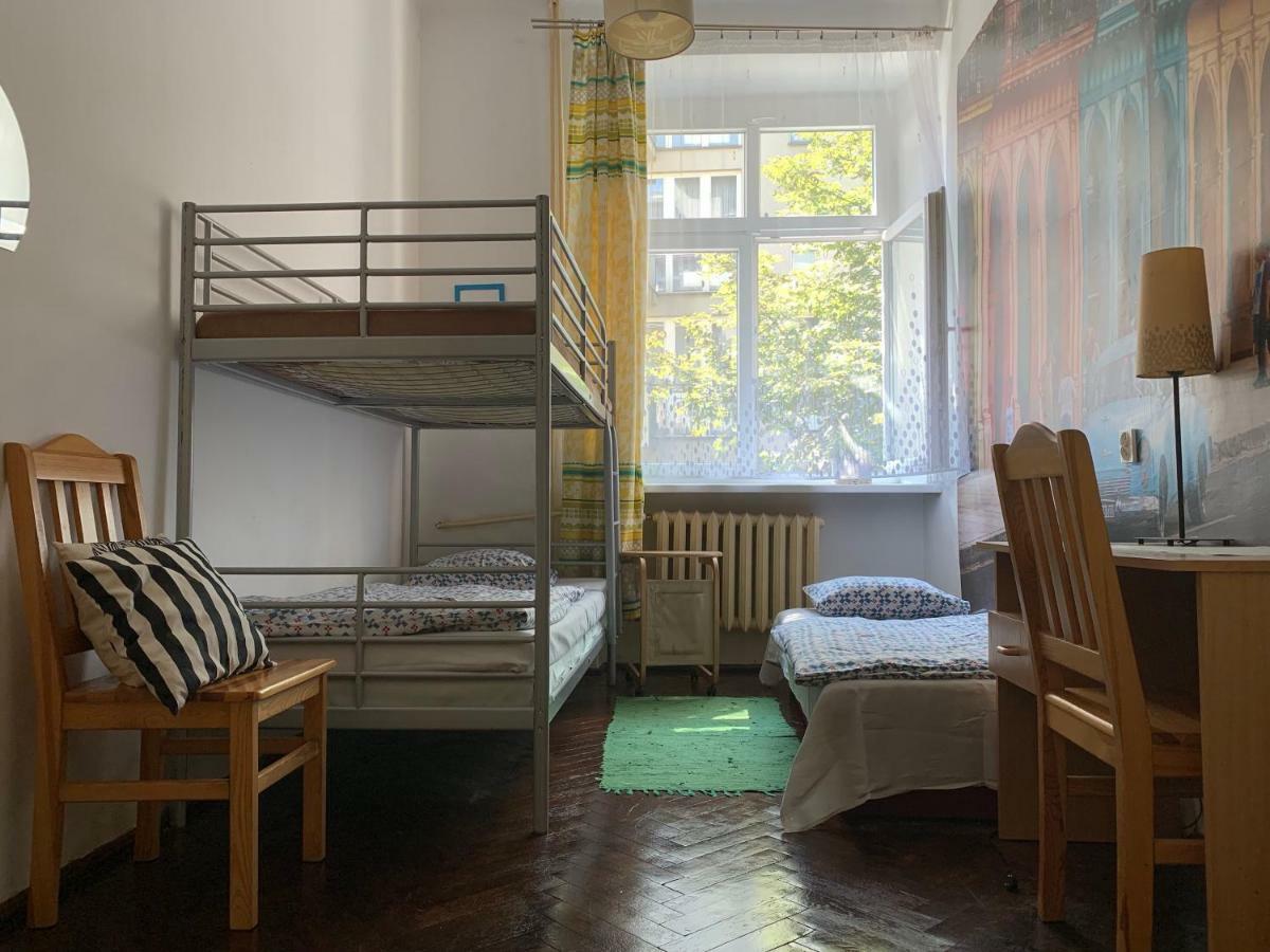 Hostel Aleje 28 クラクフ エクステリア 写真